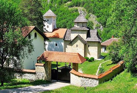 Monastero Pustotinji In Serbia 176 Elementi Gioca A Jigsaw Puzzle