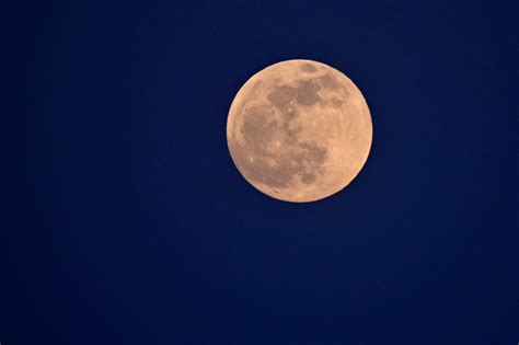 Super lune bleue quest ce que ce phénomène visible dans la nuit de mercredi à jeudi