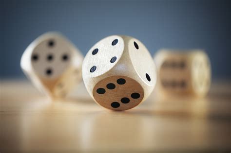 5 Super Fun Dice Games You Should Play With Your Friends