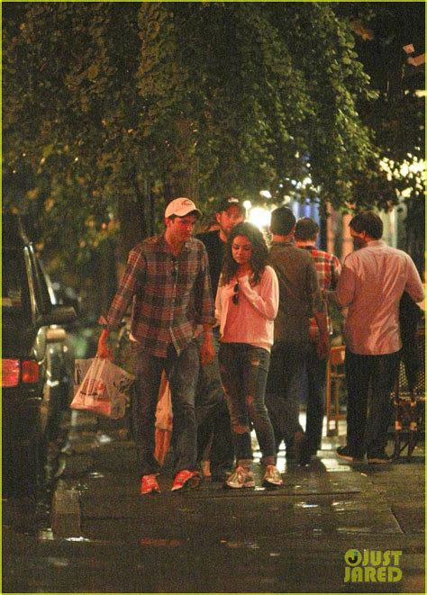 Ashton Kutcher Mila Kunis Kissing Dinner Date Photo 2726975