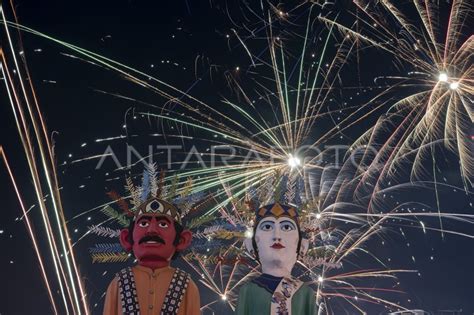 Pesta Kembang Api Di Kemayoran Jakarta Antara Foto