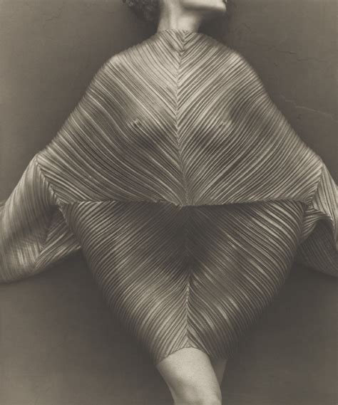 Herb Ritts Sculpted Nudes Photos PDN Photo Of The Day