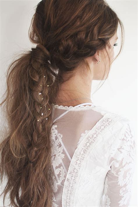 Messy hair can sound a bit ridiculous to newbies. 4 Gorgeous Festival Hairstyles - Crossroads