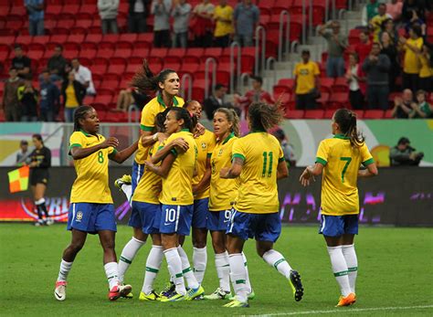 Lideradas por marta, brasileiras enfrentam a china às 5h (de brasília). EBC | Seleção Brasileira Feminina de Futebol estreia com ...