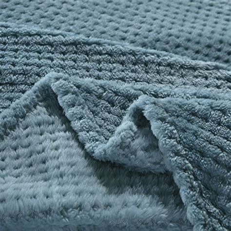 Exclusivo Mezcla Waffle Textured Soft Fleece Blanket Queen Size Bed