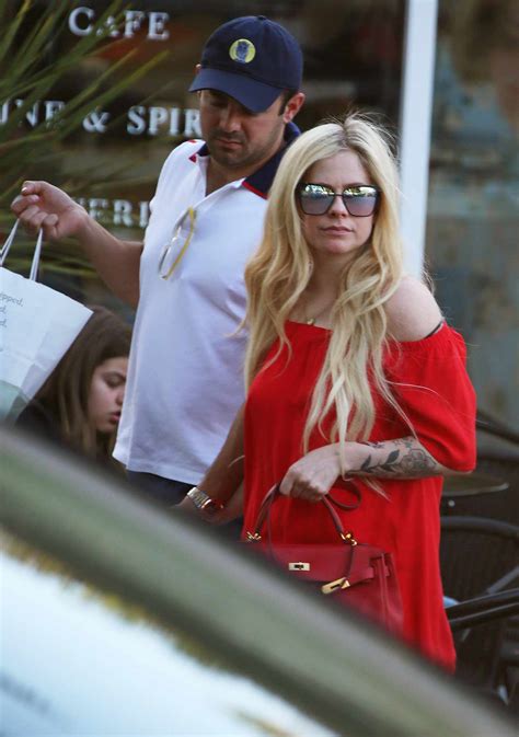 Is Avril Lavigne Dating Billionaire Heir Phillip Sarofim