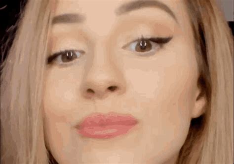 Palmbee Stare GIF Palmbee Stare Closeup Discover Share GIFs