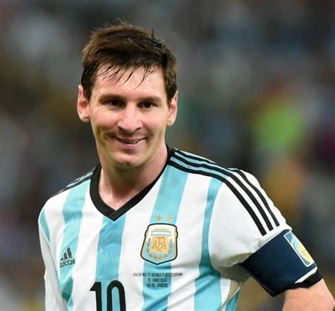Lionel Messi Height Weight Age Wife Children Affairs Biography