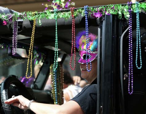 Galveston Man Proposes To His Girlfriend Via Mardi Gras Flash Mob