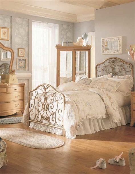 Browse bedroom designs and interior decorating ideas. This entry is part of 8 in the series Beautiful And ...