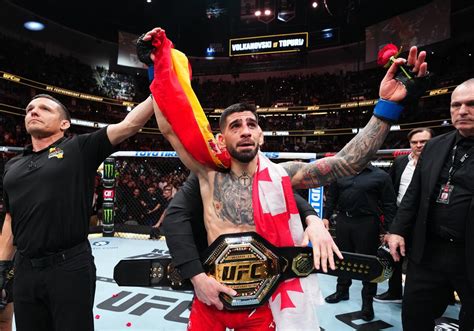 Ilia Topuria Met TKO Alex Volkanovski Et Devient Champion De L UFC