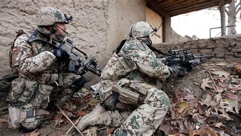Sie deutet an, was zu erwarten ist: "Was in Afghanistan passiert, ist Krieg": Drei ...
