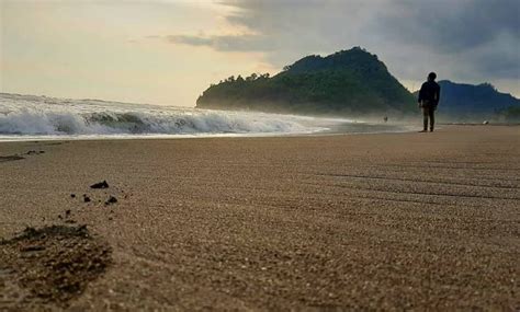 Adapun lokasi saat ini sate ambal berasal dari kecamatan ambal, sebuah kecamatan di pesisir selatan kebumen. Harga Tiket Masuk Pantai Suwuk Kebumen 2020 Lokasi Alamat ...