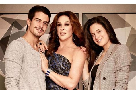 Fiquei com o tiago, sim, mas meses depois dele e isabelle terminarem. Filho de Claudia Raia posta foto da irmã e semelhança com ...