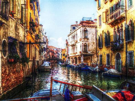 Venice Italy Lagoon Channel Boats Buildings Hd Wallpaper Peakpx