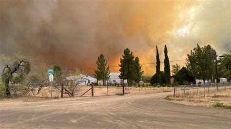 Arizona Wildfire Destroys 12 Homes 200 People Evacuated Abc22 And Fox44