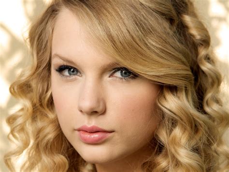 Lipstick Beauty Pink P Taylor Curly Hair Taylor Swift Star Blue Eyes Hair Long S
