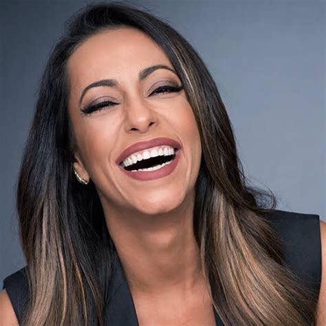 Ela relatou o problema em seu twitter e recebeu apoio de seguidores e artistas, que se posicionaram contra a ação da rede social de fotos. Samantha Schmütz