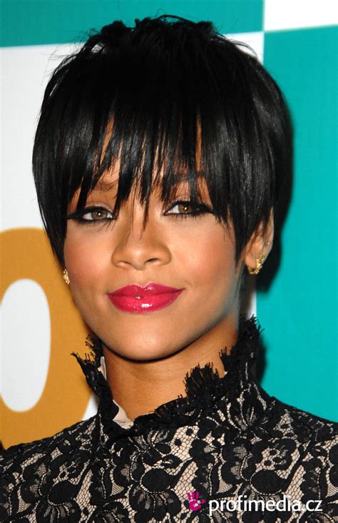 Rihanna Peinado De