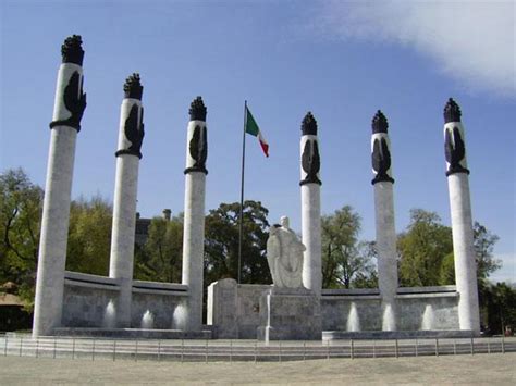 Monumento A Los Niños Héroes Altar A La Patria México