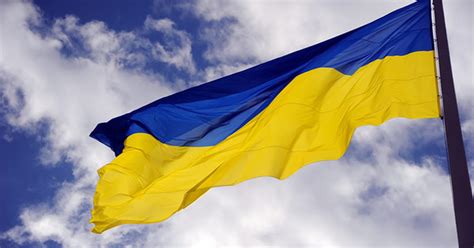 Украинская символика, флаг украины, герб, калина, ленты, клипарт в хорошем качестве на оригинальные украинские сувениры : Флаг Украины листівки, привітання на cards.tochka.net