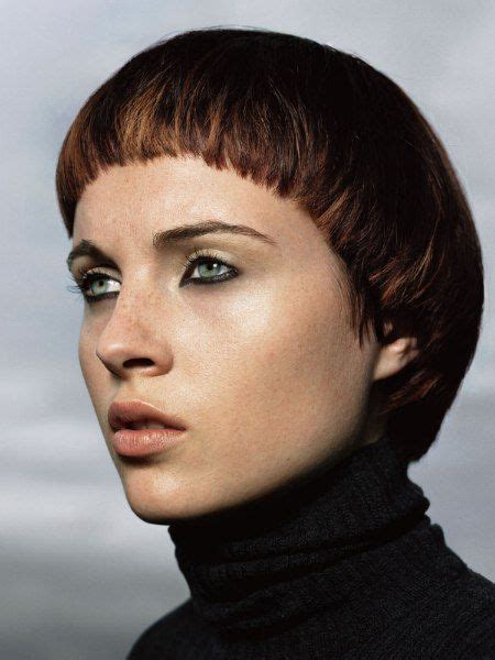 Retro Active Hairstyles With Highlights And Shiftable Shapes Fringe