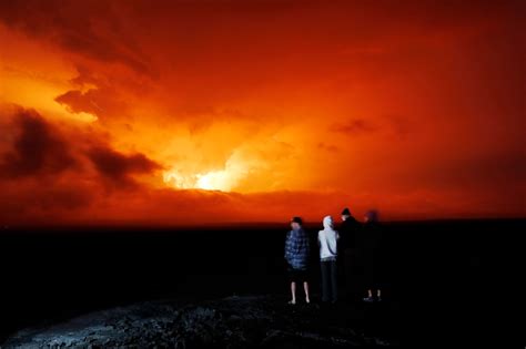 Hawaii volcano eruption has some on alert, draws onlookers – WBTW