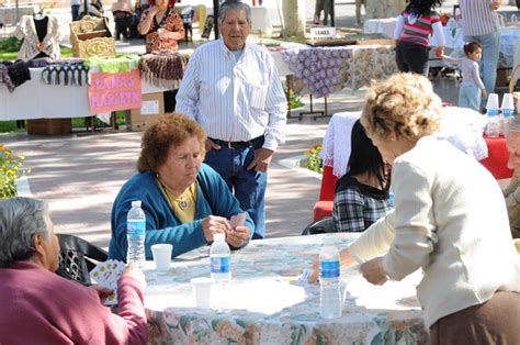 Todas las personas mayores activas que se preocupan por mantenerse en buena forma física y con vigor, deben hacer ejercicio. ENCUENTRO SOCIO-RECREATIVO DE ADULTOS MAYORES ...