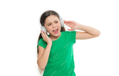 Niño Disfrutando Del Sonido Por Ahora Los Auriculares Calman A Los Niños Ventajas De Usar