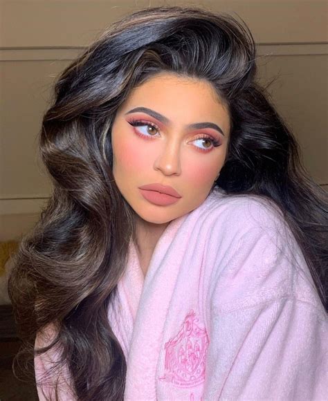 FOTO Kylie Jenner Llega A Instagram Y Posa Con Destacado Look Invernal Puro Show