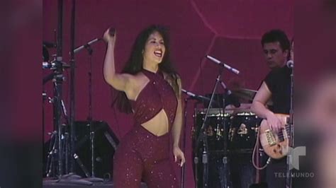 Selena Con El Tema La Carcacha Video Telemundo