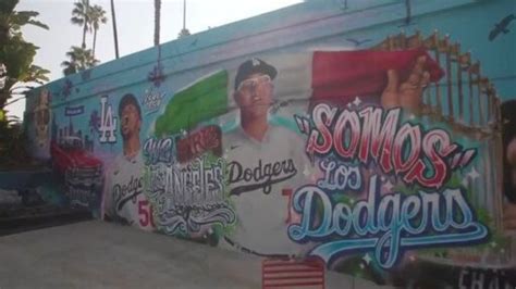 Los Dodgers Remueven El Locker Y Los Murales De Julio Urías