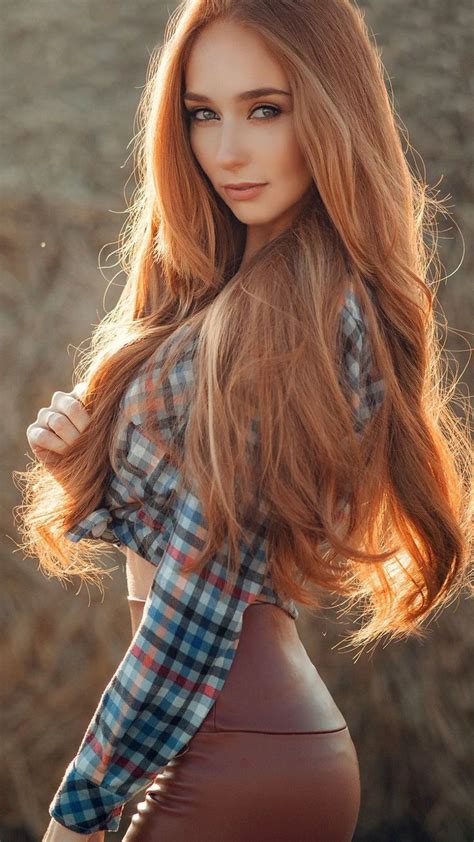 Shes Saying Something Beautiful Redhead Stunning Redhead Long Hair