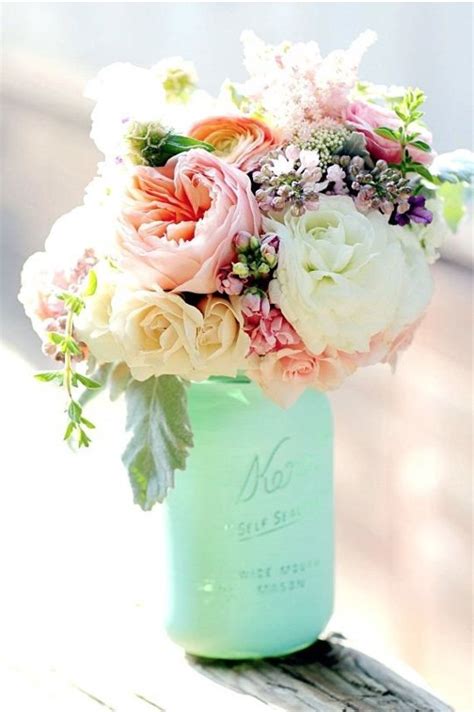 Told you they were easy! Mason Jar Ideas using flowers- 12 Gorgeous DIY's