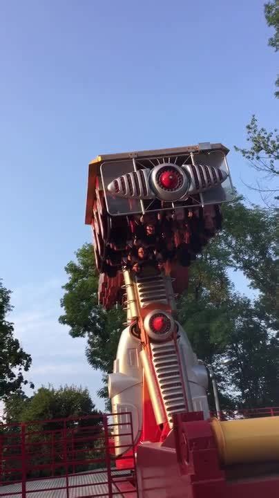 Ride At Amusement Park Gets Stuck While Being Upside Down Jukin Licensing