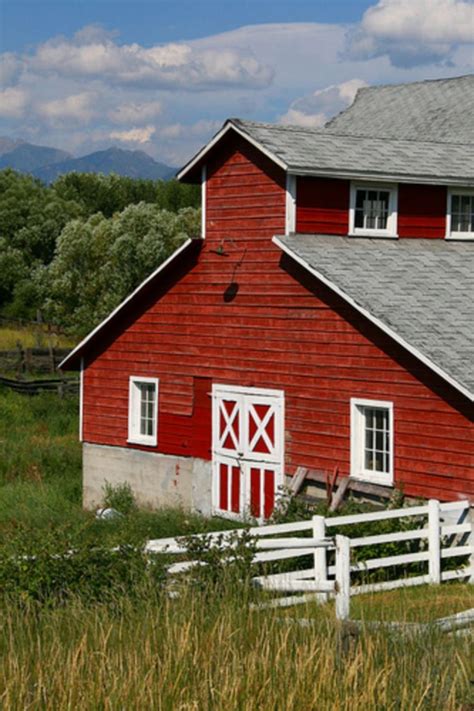 30 Fantastic Red Barn Building Ideas For Inspire You Decorathing