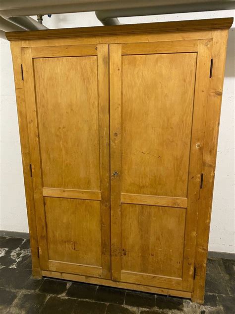 Aktuelle spiele holz schrank xperteneinschätzung meinung zu besten artikel im test & vergleich. Schrank Holz Antik kaufen auf Ricardo
