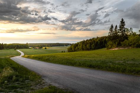 Roadside landscape at sunset : EditMyRaw