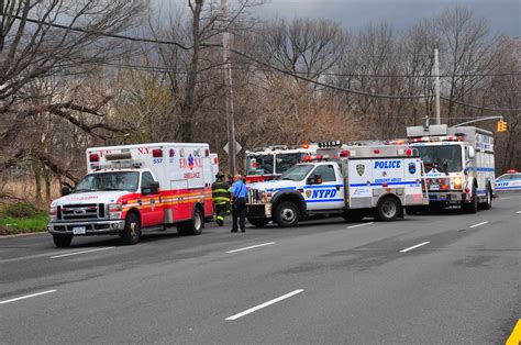 Fdny Ems Ambulance 557 Nypd Esu Rep Ess 5 And Truck 5 Flickr