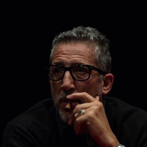 Partecipa infatti a ben 5 edizioni di fantastico, salvo poi intuire che quella non era la sua strada e decidere pertanto di virare su quella di manager dei vip. Lucio Presta: il manager dei vip all'Arena di Verona