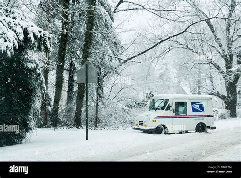 Us Postal Truck Snow Hi Res Stock Photography And Images Alamy