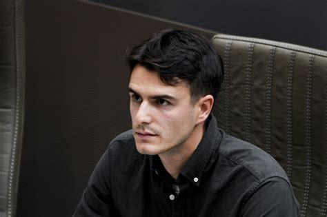Conner rousseau en beste vriendin charlotte kristof ghyselinck conner rousseau vraagt liefdesadvies aan zijn boezemvriendin charlotte leeman. Conner Rousseau (26) verkozen tot nieuwe voorzitter van sp.a - Het Belang van Limburg