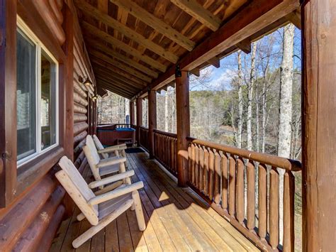 Luxury Wilderness Cabin Near Dollywood In Eastern Tennessee