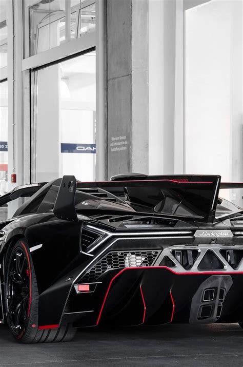 Just like the front end, the rear of the veneno has also been optimized for underbody aerodynamics and high speed cornering stability. Lamborghini Veneno Roadster | Транспорт, Яхта, Тачка