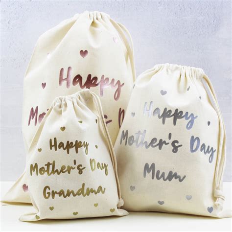 Try making a card for your mom this year instead of buying one from the store for a unique and personalized gift. Happy Mother's Day Personalised Gift Bags By Oat Bespoke ...