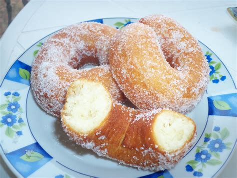 Le ciambelle dolci fritte senza patate sono la versione più veloce per realizzare delle dolcissime e soffici graffette senza complicarci la vita. zucchero e...: Ciambelle fritte