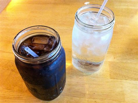 Roadkill 66 café / ok saloon / gift shop. Comiendo en el Roadkill Café de la Ruta 66 en Arizona ...