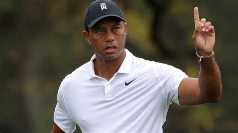 tiger woods names the best golf shot he s ever hit