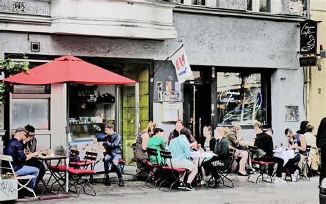 Charlottenburg ofrece la perfecta mezcla de tranquilidad y entretenimiento en la excitante ciudad de berlín. Schwarzes Café in Charlottenburg: So eng ist es nach 42 Jahren