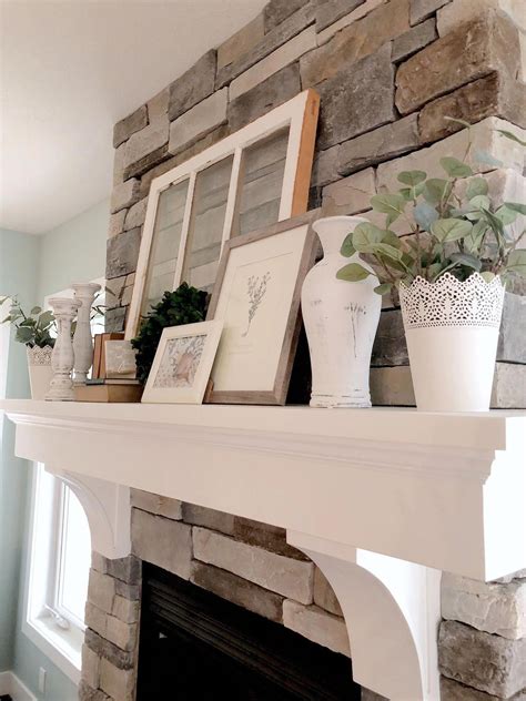 20 Farmhouse Mantel Decorating Ideas